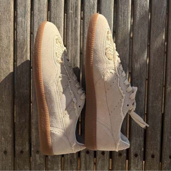 ALOHAS Cream Lace-Up Sneakers - Picture 3 of 8